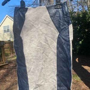 BUY1 GET1 FREE🌺 
BNWOT KNIT MATERIAL PENCIL SKIRT W/FAUX LEATHER ACCENTS